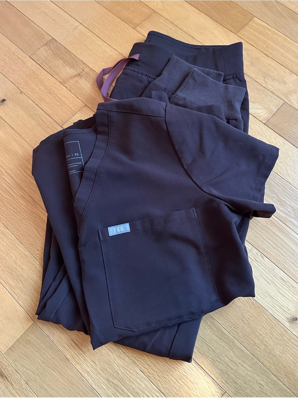 FIGS Woman’s Scrub Set. Classic top with jogger bottom in chocolate brown.